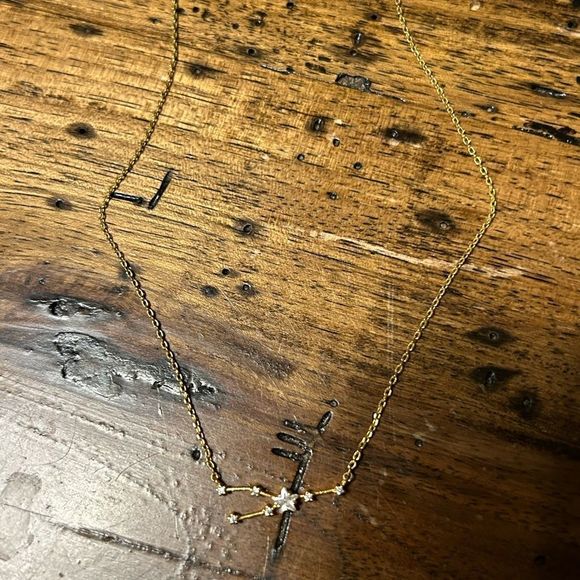 Secret box Taurus zodiac necklace like new - Picture 4 of 7